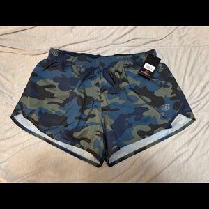 Women’s new balance shorts camo large jogger